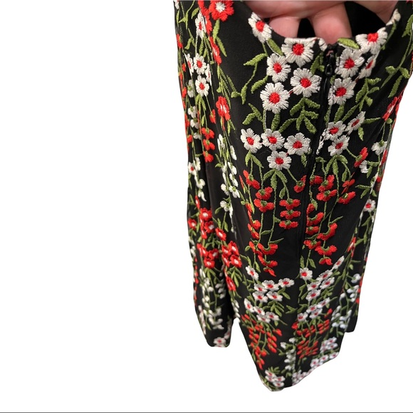 GIANNI BINI BLACK FLORAL DAISY RED GREEN EMBROIDERED SLEEVELESS DRESS - Picture 16 of 16